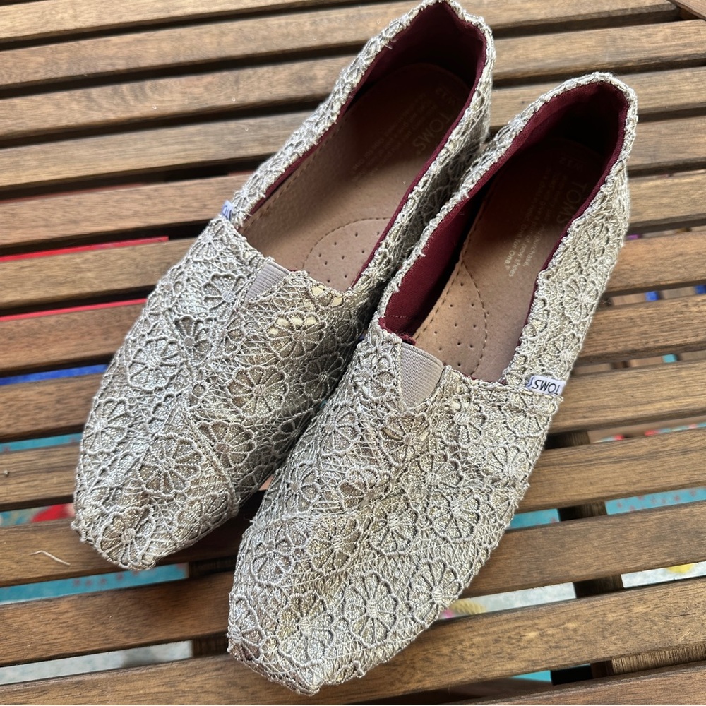 Toms Women's 12US Classic Slip On Shoes Shimmer Glitter Crochet Sparkle Floral - Picture 3 of 5